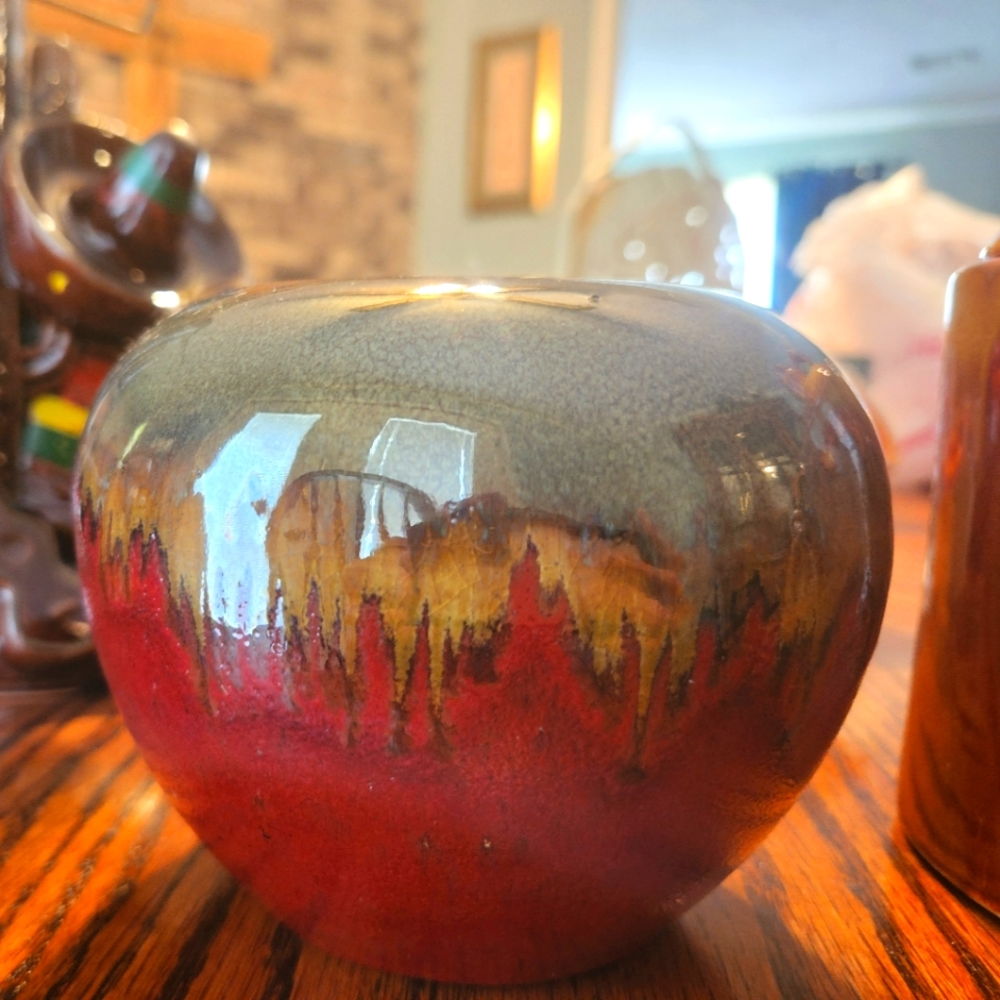 Multi color plant pot